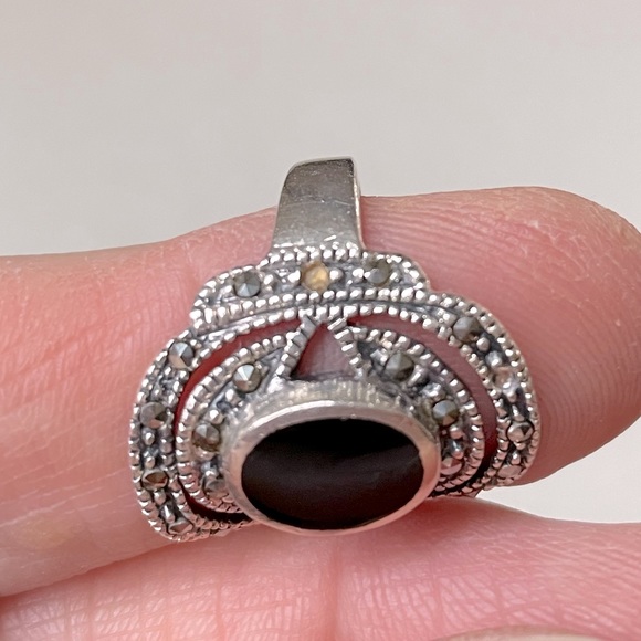 Vintage Silver Sterling 925 Onyx and Marcasite ring - Picture 3 of 7